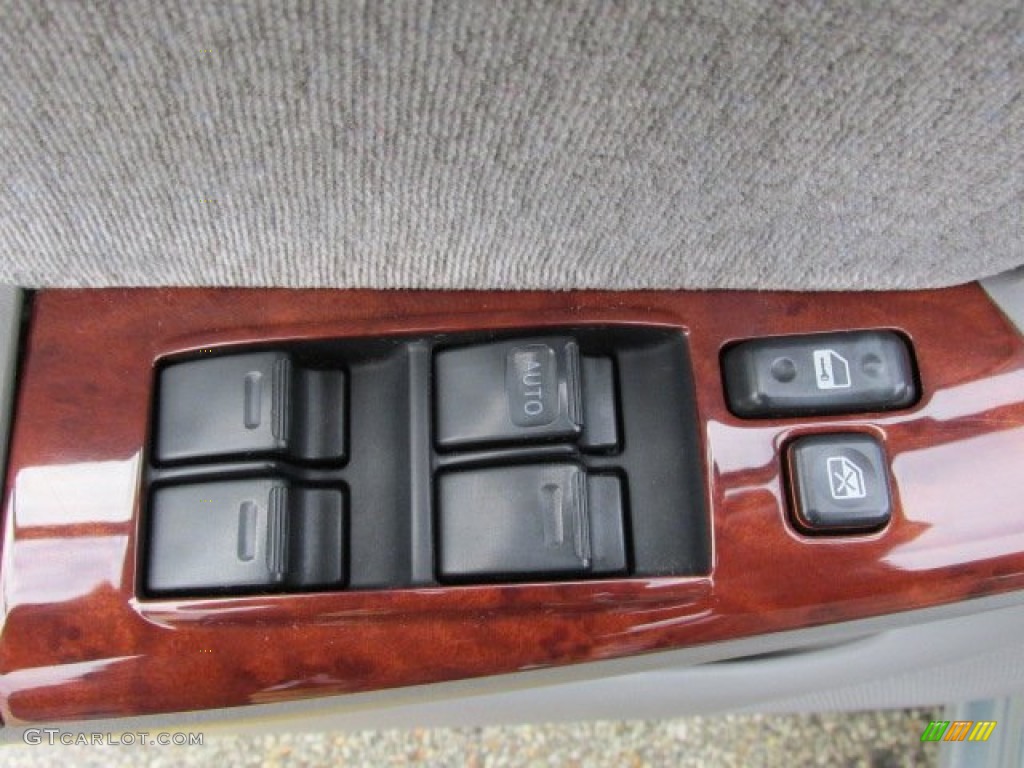 2004 Toyota Corolla LE Controls Photo #76906245