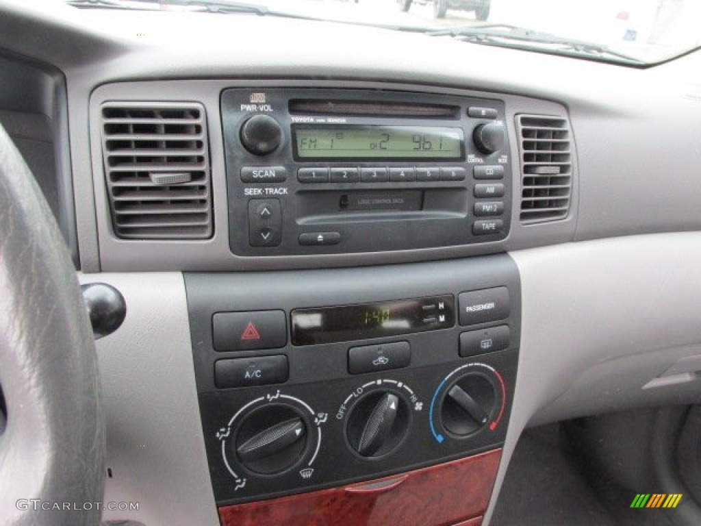 2004 Toyota Corolla LE Controls Photo #76906320
