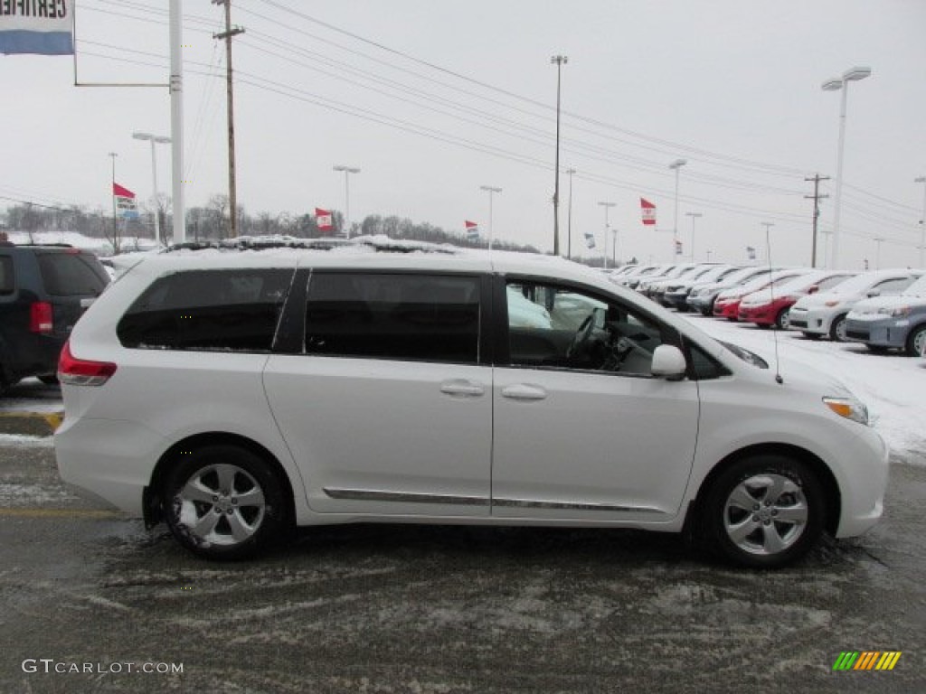 2011 Sienna LE - Super White / Light Gray photo #6