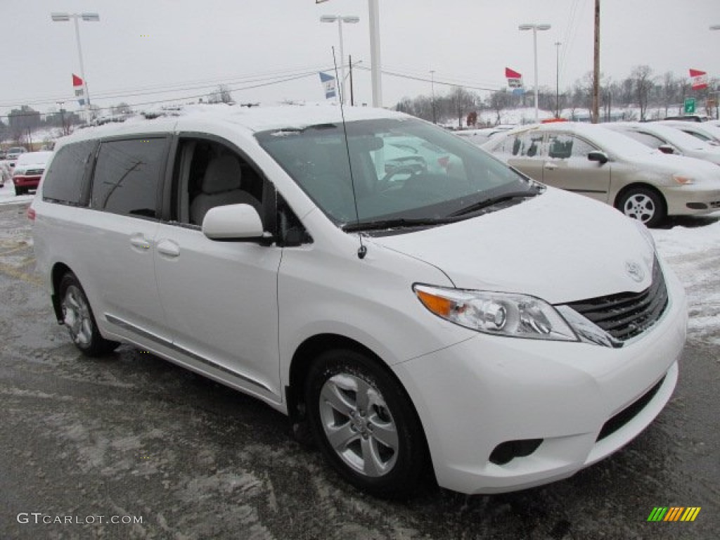 2011 Sienna LE - Super White / Light Gray photo #7