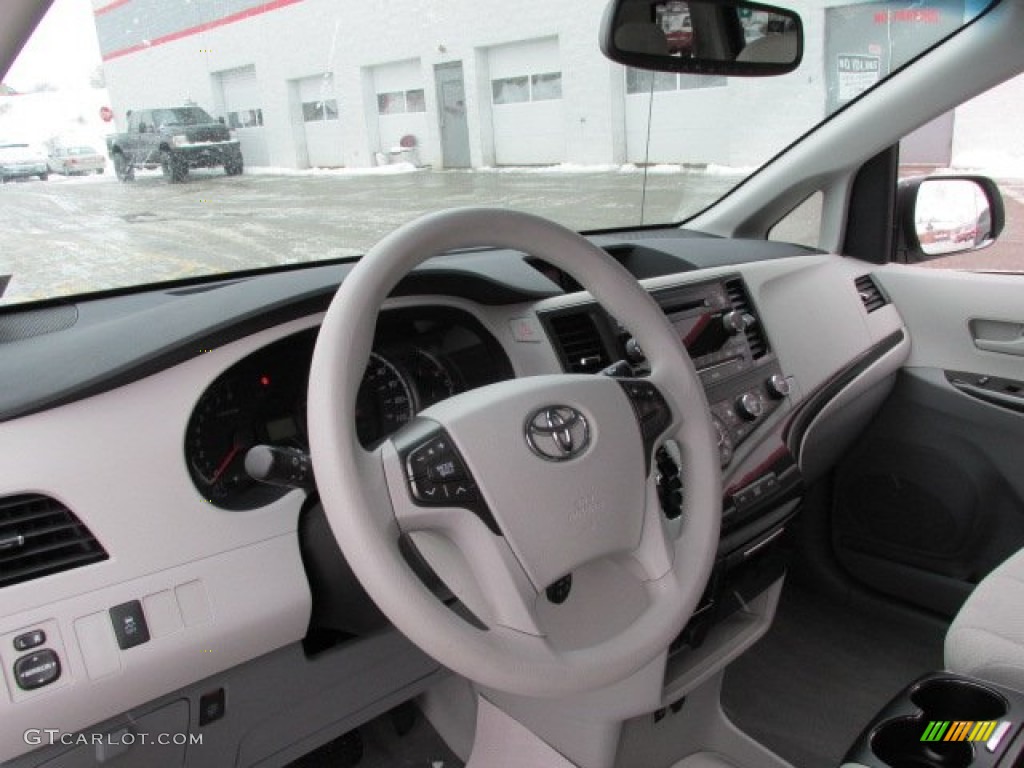 2011 Sienna LE - Super White / Light Gray photo #9