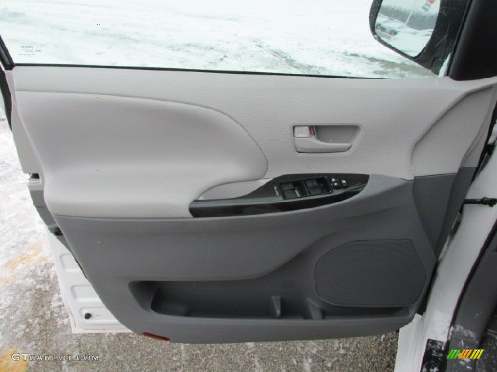 2011 Sienna LE - Super White / Light Gray photo #10