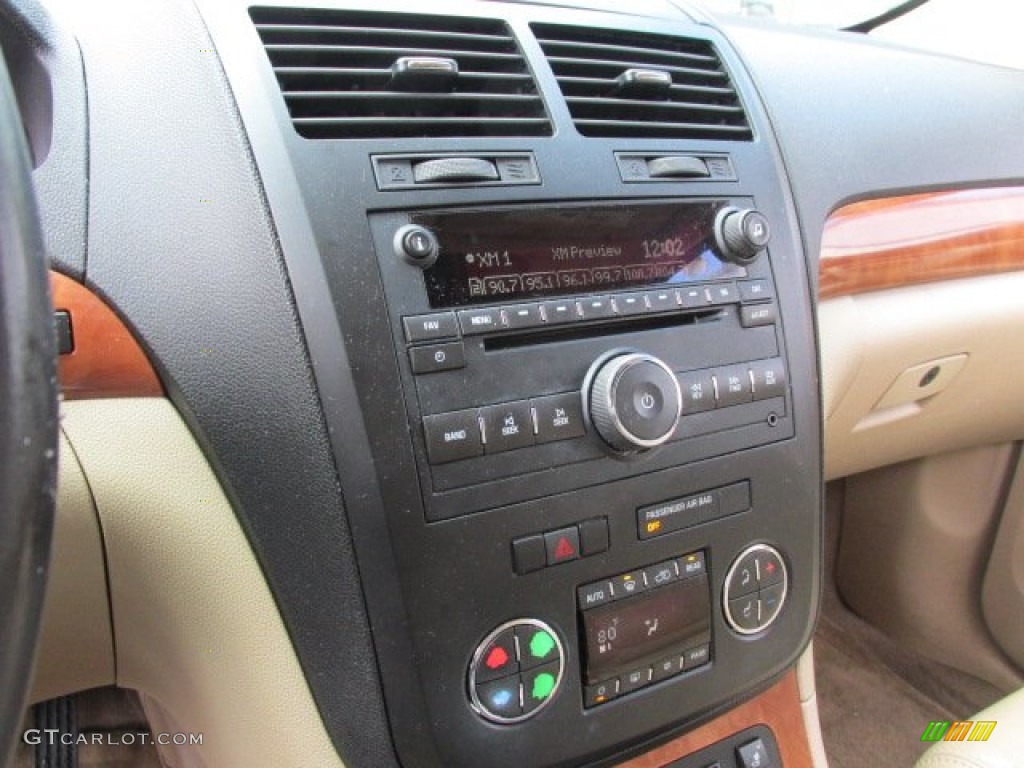 2009 Saturn Outlook XR AWD Controls Photos