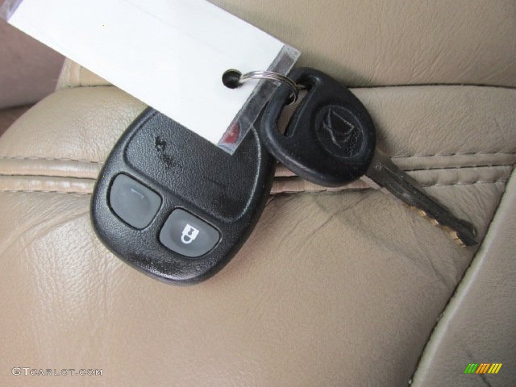 2009 Saturn Outlook XR AWD Keys Photos