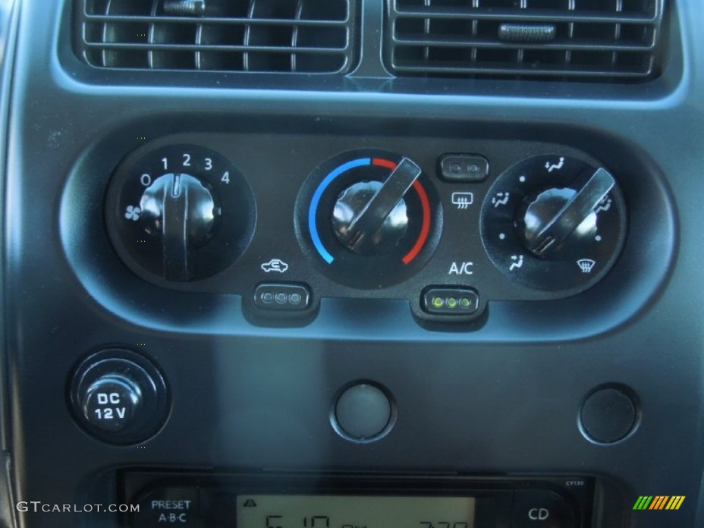 2003 Nissan Xterra XE V6 Controls Photo #76908699