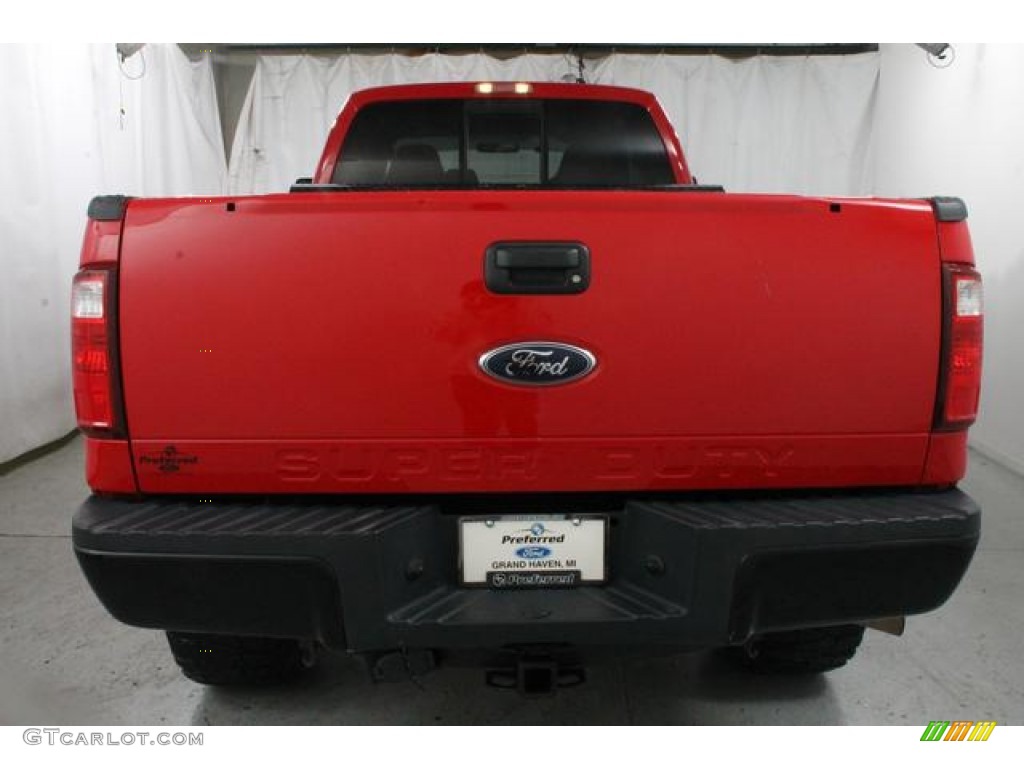 2008 F350 Super Duty Lariat SuperCab 4x4 - Bright Red / Black photo #8