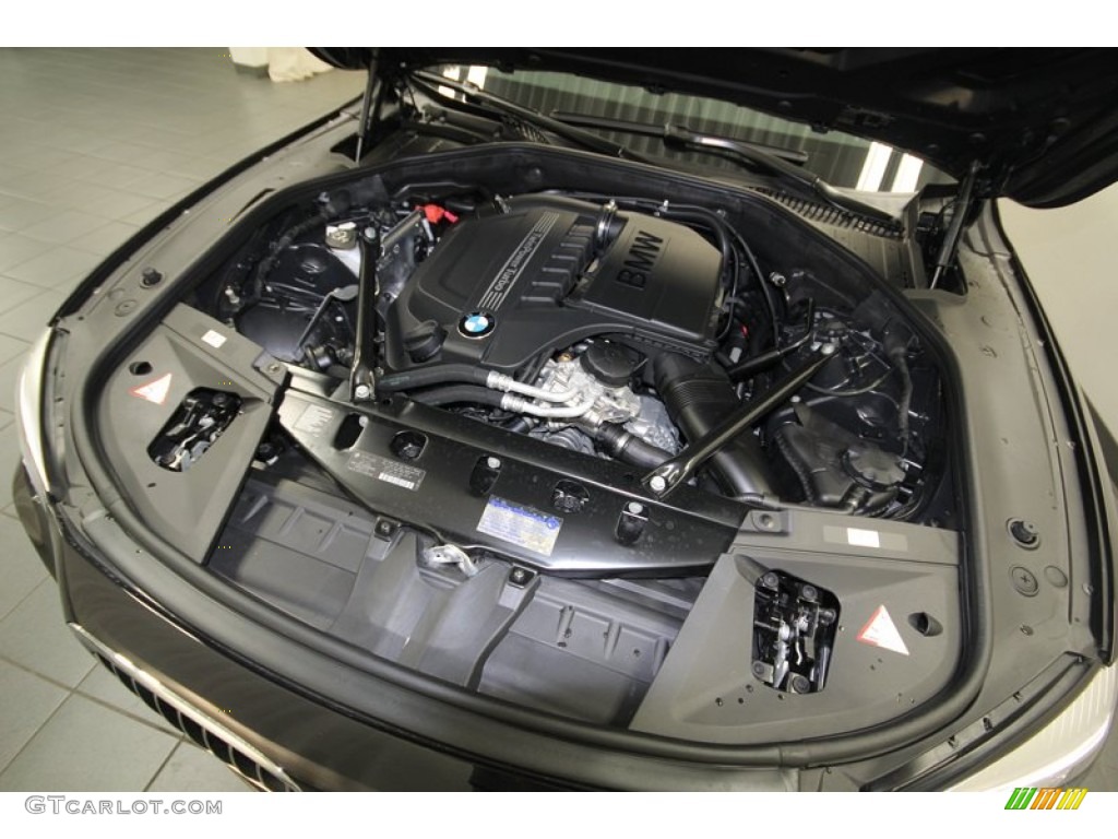 2013 BMW 7 Series 740Li Sedan Engine Photos