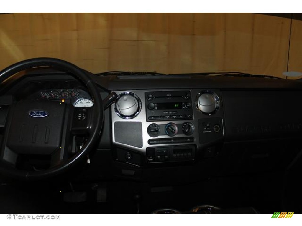 2008 F350 Super Duty Lariat SuperCab 4x4 - Bright Red / Black photo #18