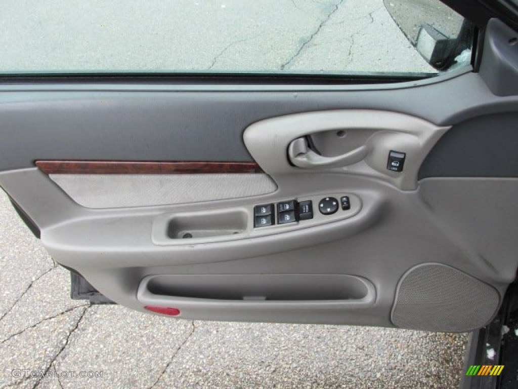 2004 Chevrolet Impala Standard Impala Model Medium Gray Door Panel Photo #76911183