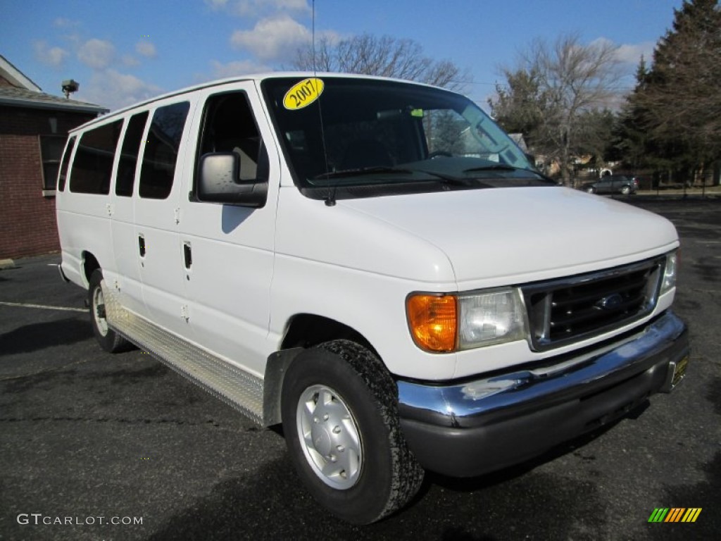 2007 E Series Van E350 Super Duty XLT 15 Passenger - Oxford White / Medium Flint Grey photo #10