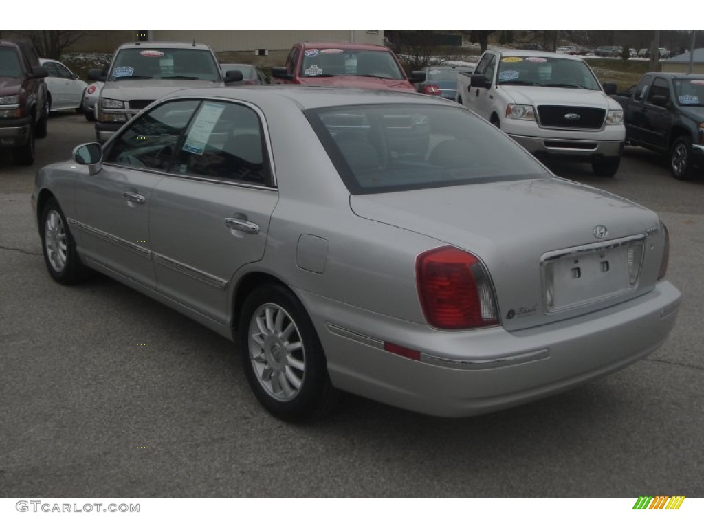 2004 XG350 L Sedan - Titanium / Black photo #2