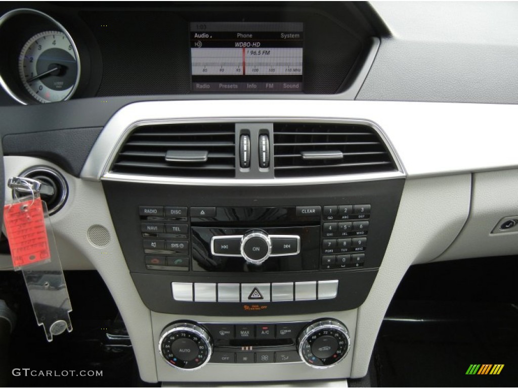 2013 Mercedes-Benz C 250 Coupe Controls Photos