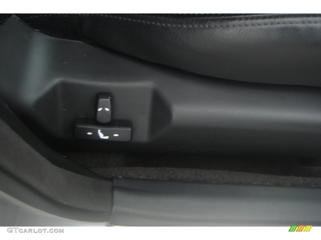 2004 XG350 L Sedan - Titanium / Black photo #44