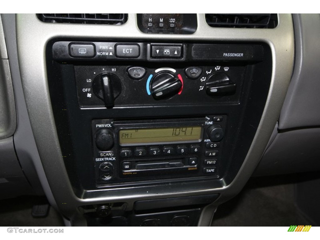 2002 Toyota 4Runner SR5 4x4 Controls Photo #76926603