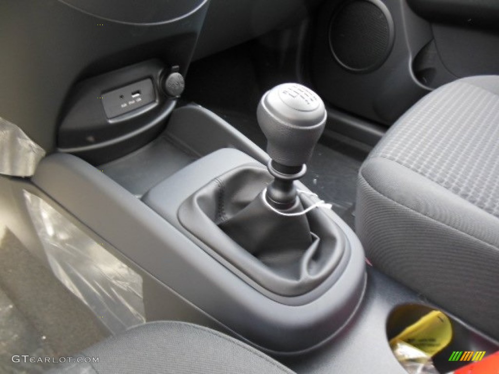 2013 Kia Soul 1.6 Transmission Photos