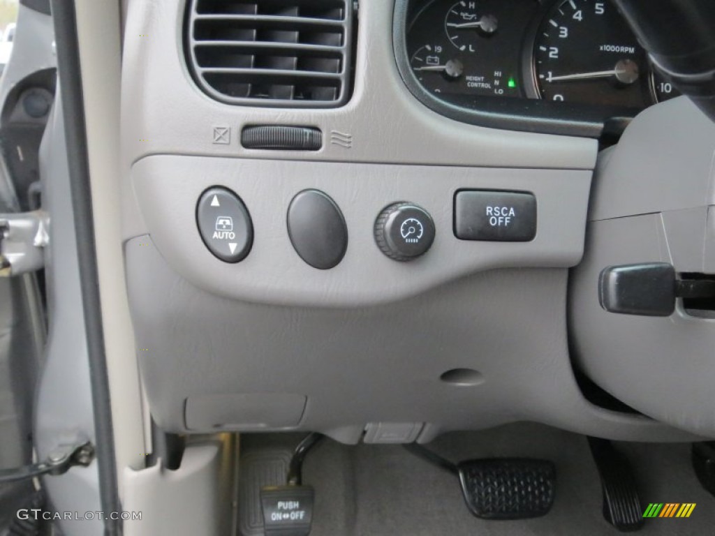 2006 Toyota Sequoia SR5 Controls Photos