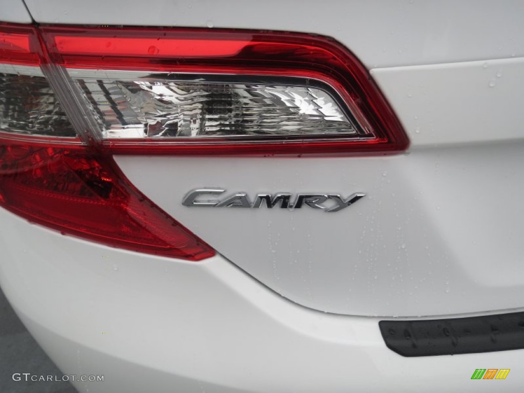 2013 Camry SE - Super White / Black photo #5