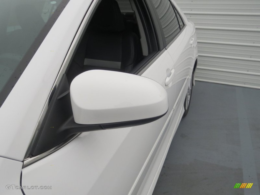 2013 Camry SE - Super White / Black photo #13