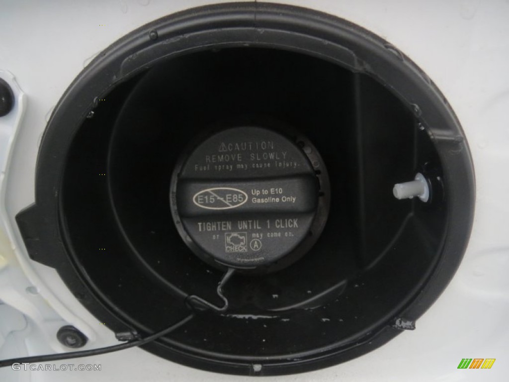 2013 Camry SE - Super White / Black photo #14