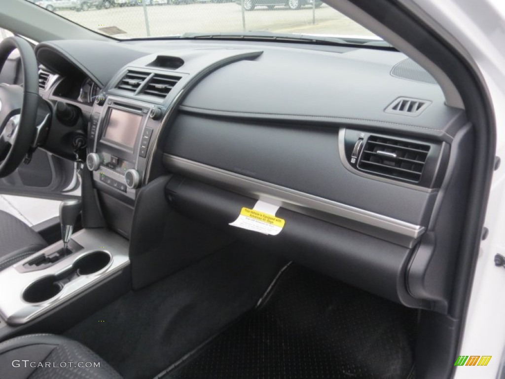 2013 Camry SE - Super White / Black photo #17