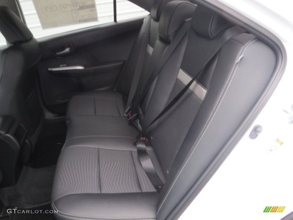 2013 Camry SE - Super White / Black photo #19