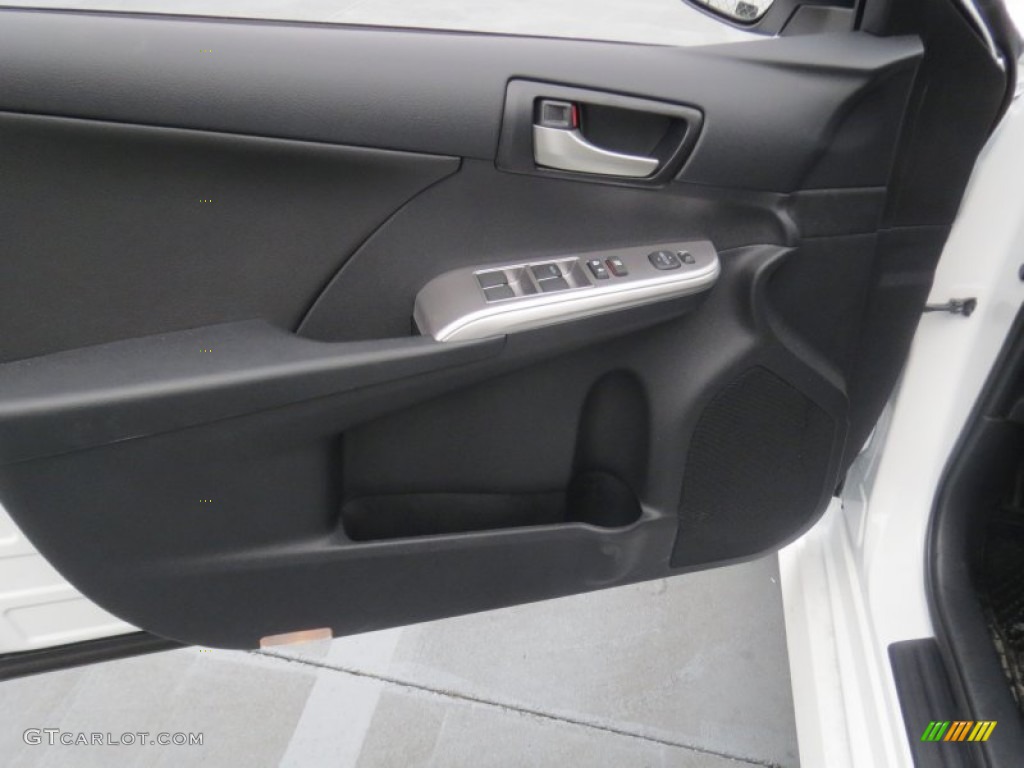 2013 Camry SE - Super White / Black photo #20
