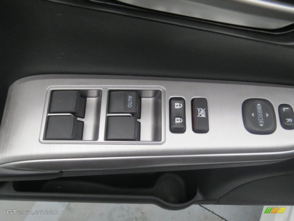 2013 Camry SE - Super White / Black photo #21