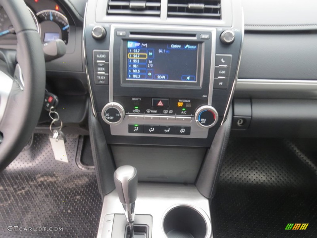 2013 Camry SE - Super White / Black photo #25