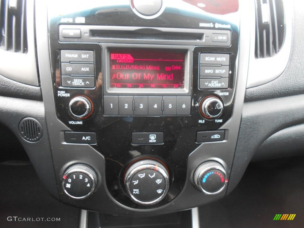 2010 Kia Forte Koup EX Controls Photo #76937371