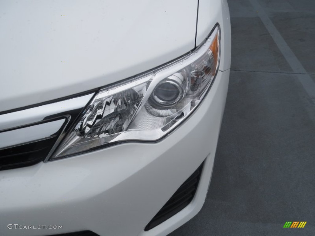 2013 Camry LE - Super White / Ivory photo #10
