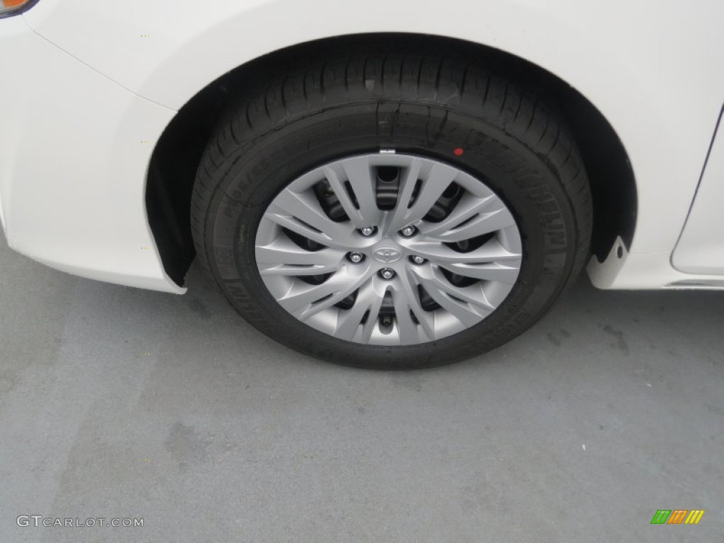 2013 Camry LE - Super White / Ivory photo #12