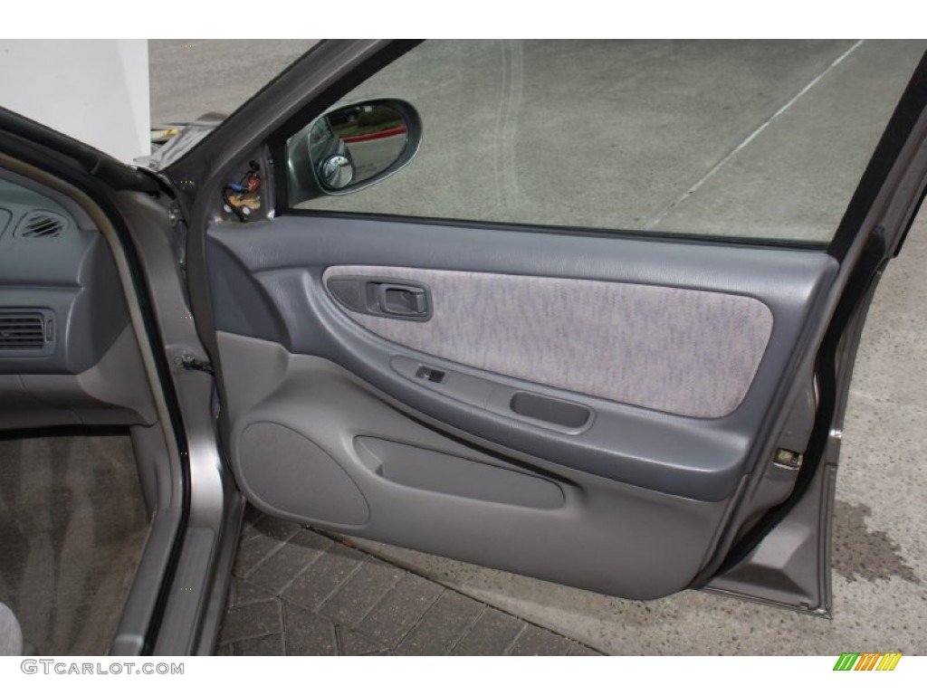 1999 Nissan Altima GXE Door Panel Photos