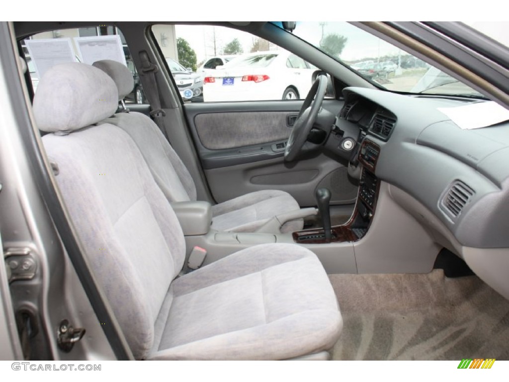 1999 Nissan Altima GXE Front Seat Photos