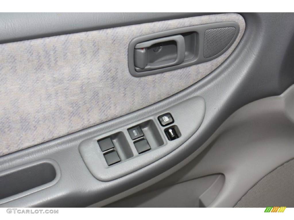 1999 Nissan Altima GXE Controls Photo #76943008
