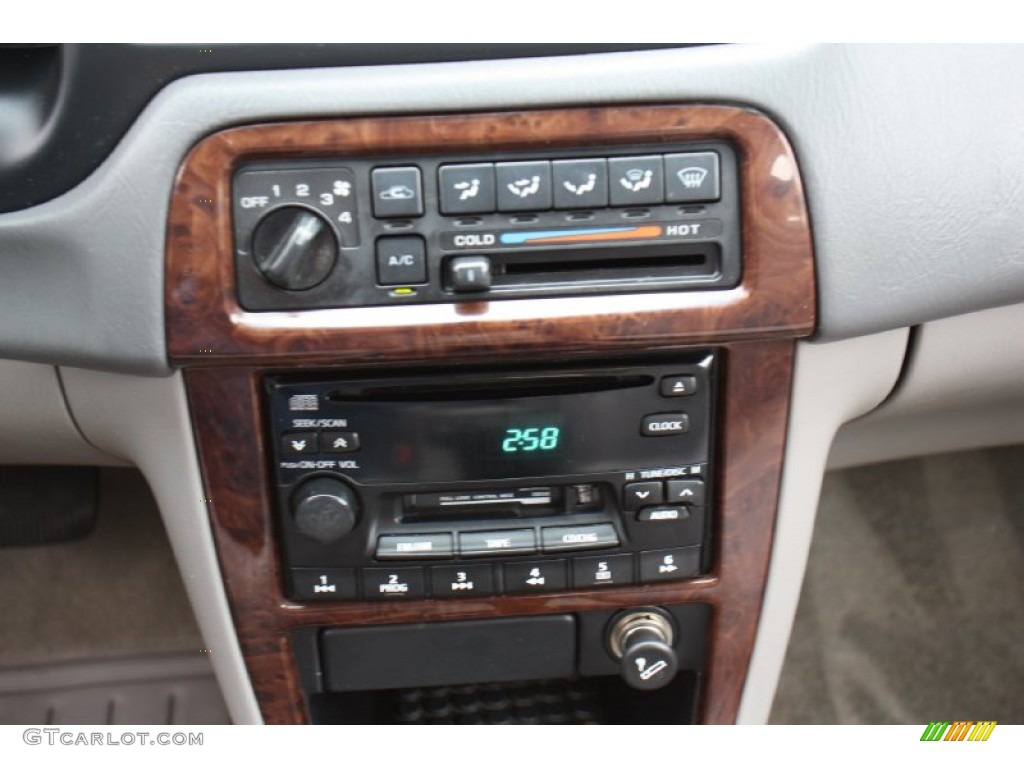 1999 Nissan Altima GXE Controls Photos