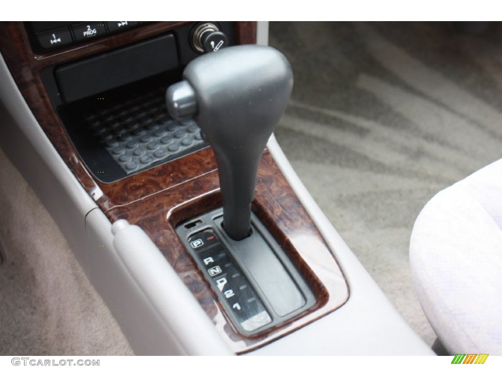 1999 Nissan Altima GXE Transmission Photos