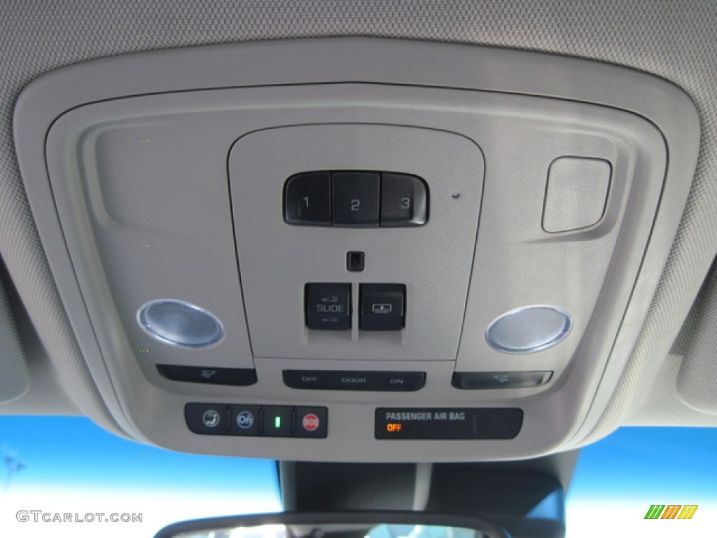 2013 Cadillac XTS Luxury AWD Controls Photo #76944909