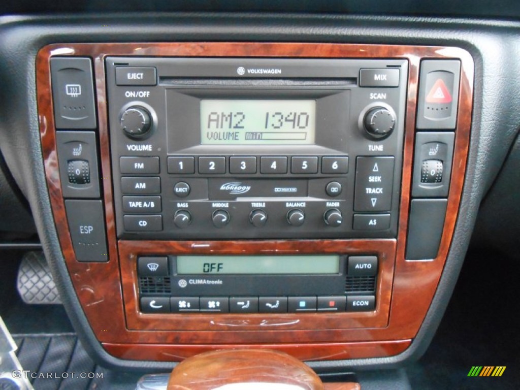 2004 Volkswagen Passat GLX 4Motion Wagon Controls Photo #76946043