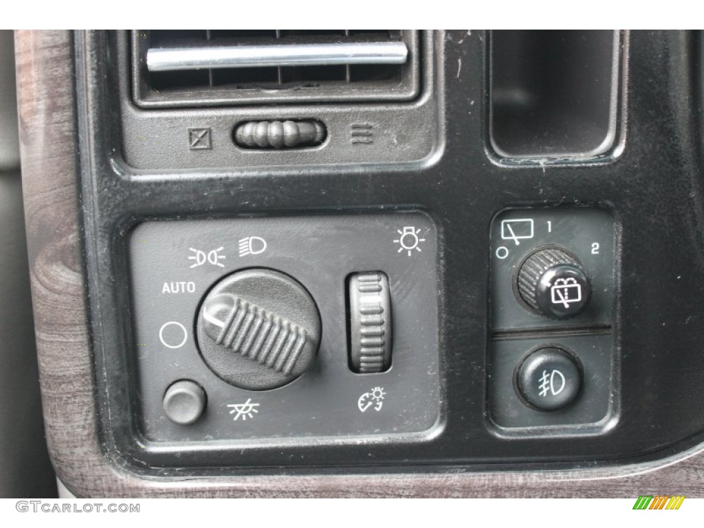 2004 GMC Yukon Denali AWD Controls Photo #76946245