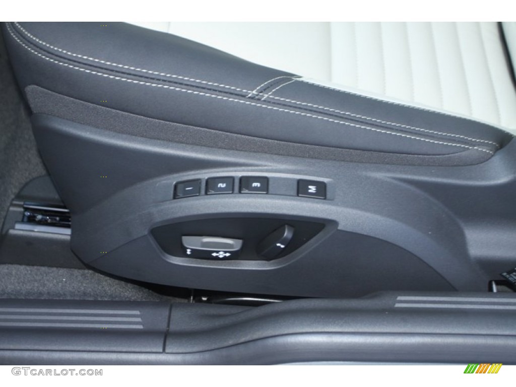 2013 Volvo C30 T5 R-Design Front Seat Photo #76946560