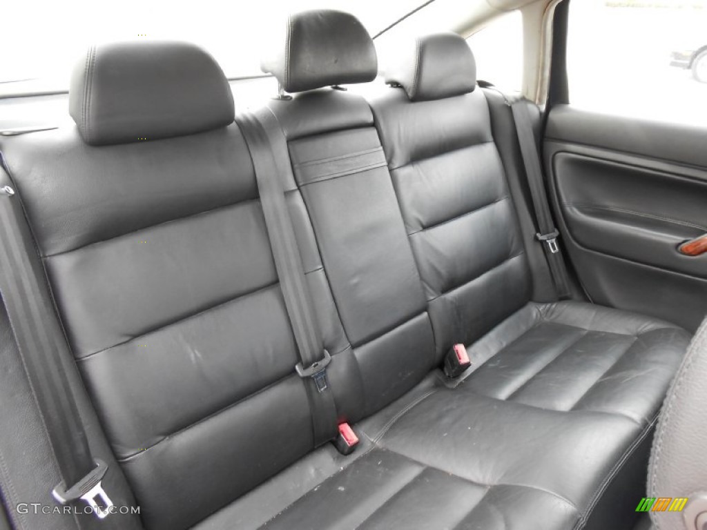 2001 Volkswagen Passat GLX Sedan Rear Seat Photo #76947997