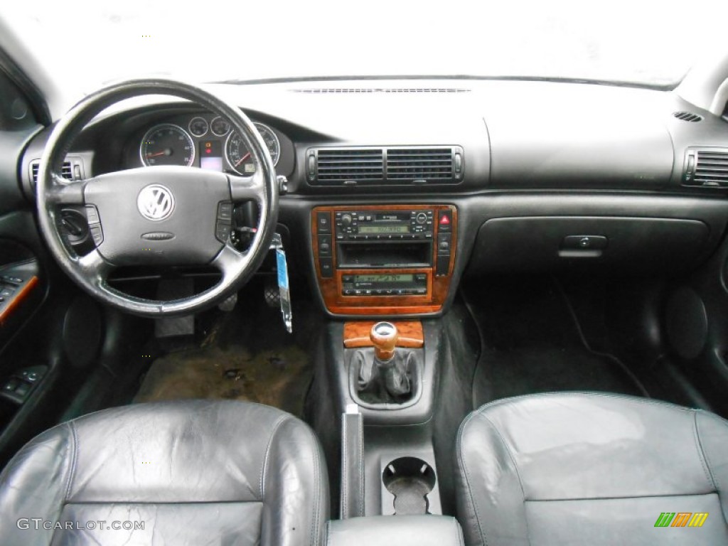 2001 Volkswagen Passat GLX Sedan Black Dashboard Photo #76948078