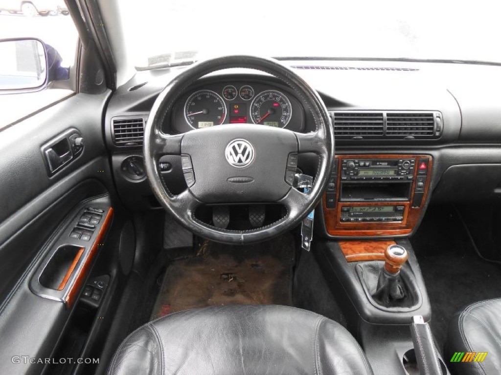 2001 Volkswagen Passat GLX Sedan Black Dashboard Photo #76948099