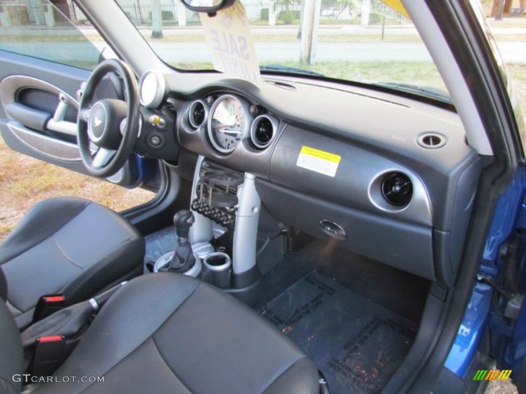2006 Mini Cooper S Hardtop Black/Panther Black Dashboard Photo #76950709