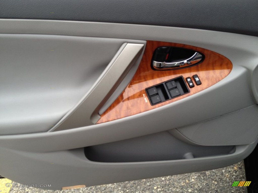 2010 Toyota Camry XLE V6 Ash Gray Door Panel Photo #76953793