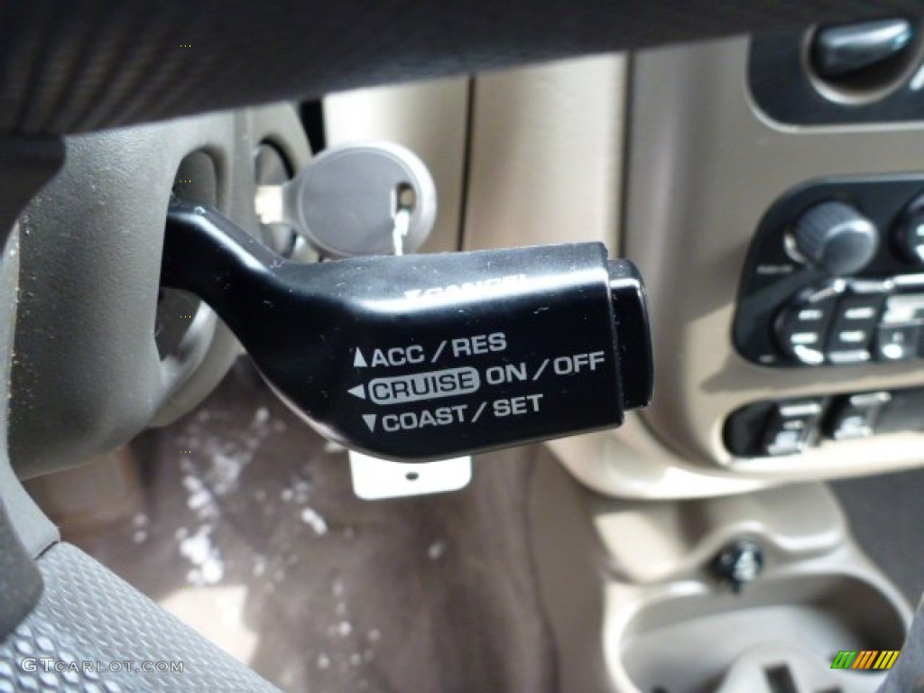 2005 Chrysler PT Cruiser Limited Turbo Controls Photo #76957918