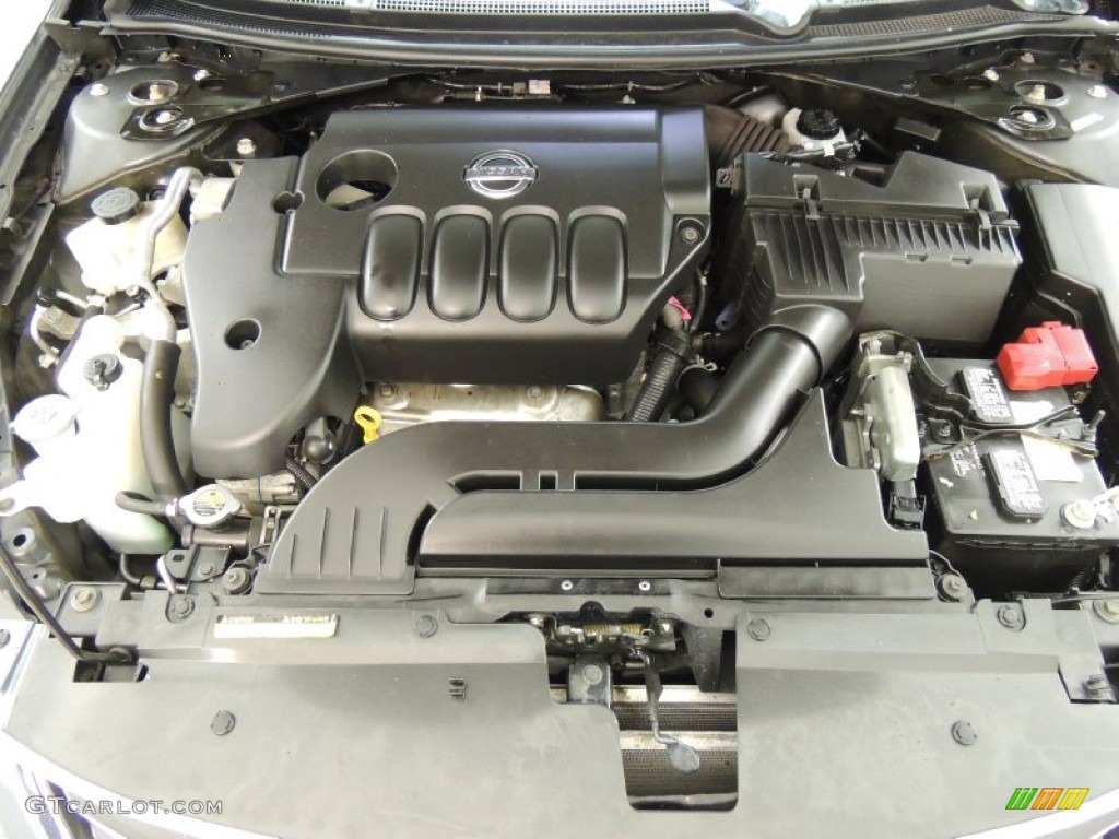 2010 Nissan Altima 2.5 S Engine Photos