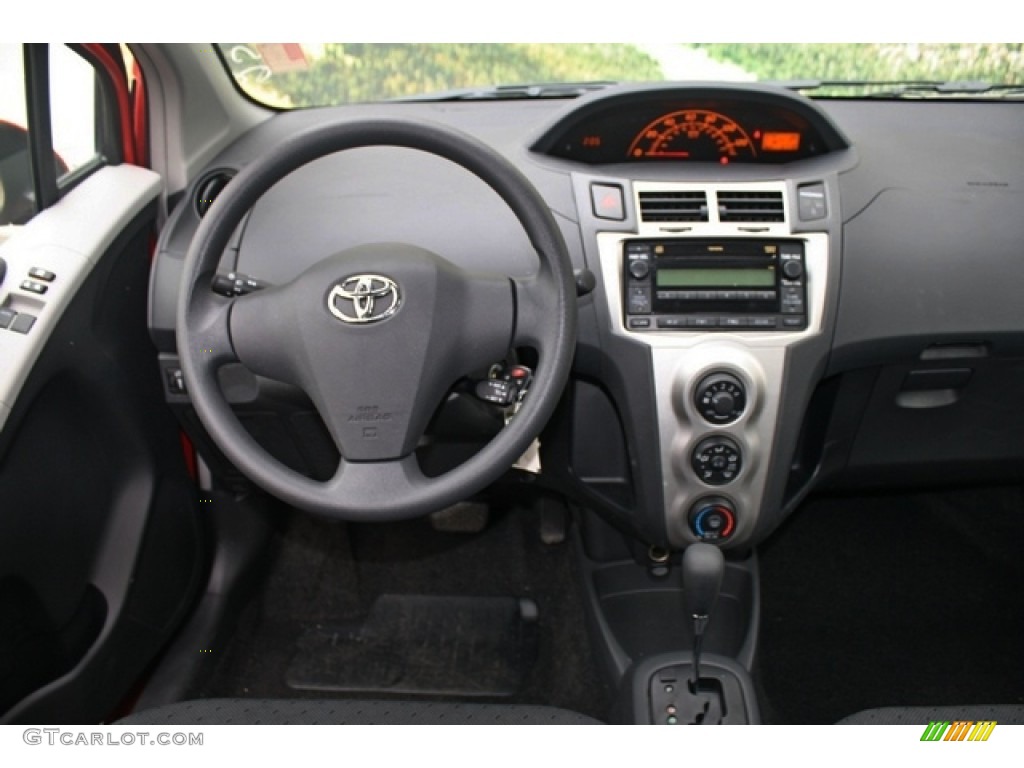2009 Toyota Yaris 3 Door Liftback Dashboard Photos