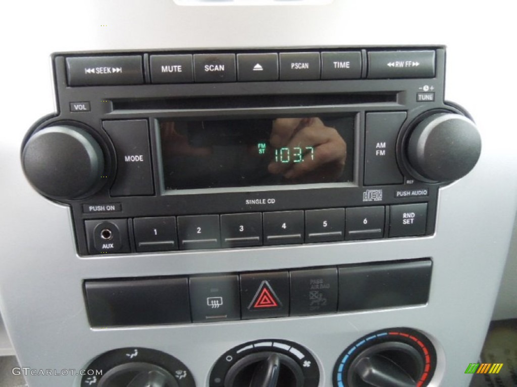 2007 Chrysler PT Cruiser Touring Audio System Photos