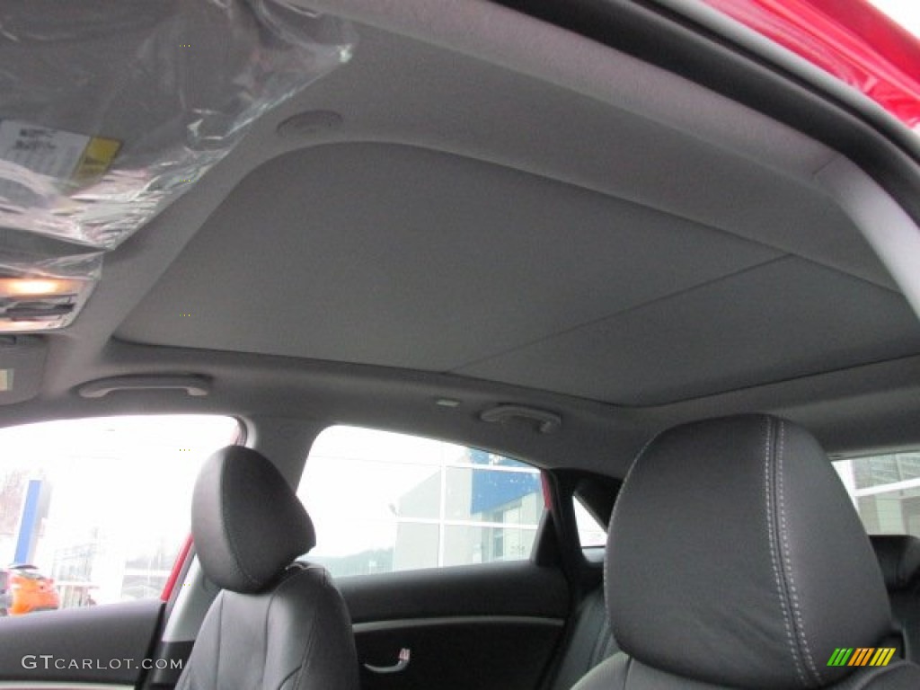 2013 Elantra GT - Volcanic Red / Black photo #5